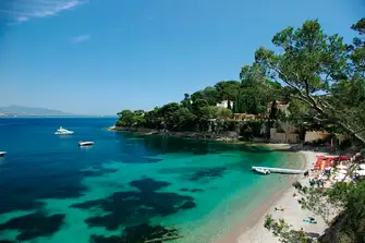 Paloma Beach on Saint-Jean-Cap-Ferrat is an unmissable stop with some top-class dining and clever cocktails ashore