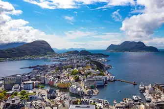 The architecturally stylish town of Ålesund lies at the entrance to Geirangerfjord