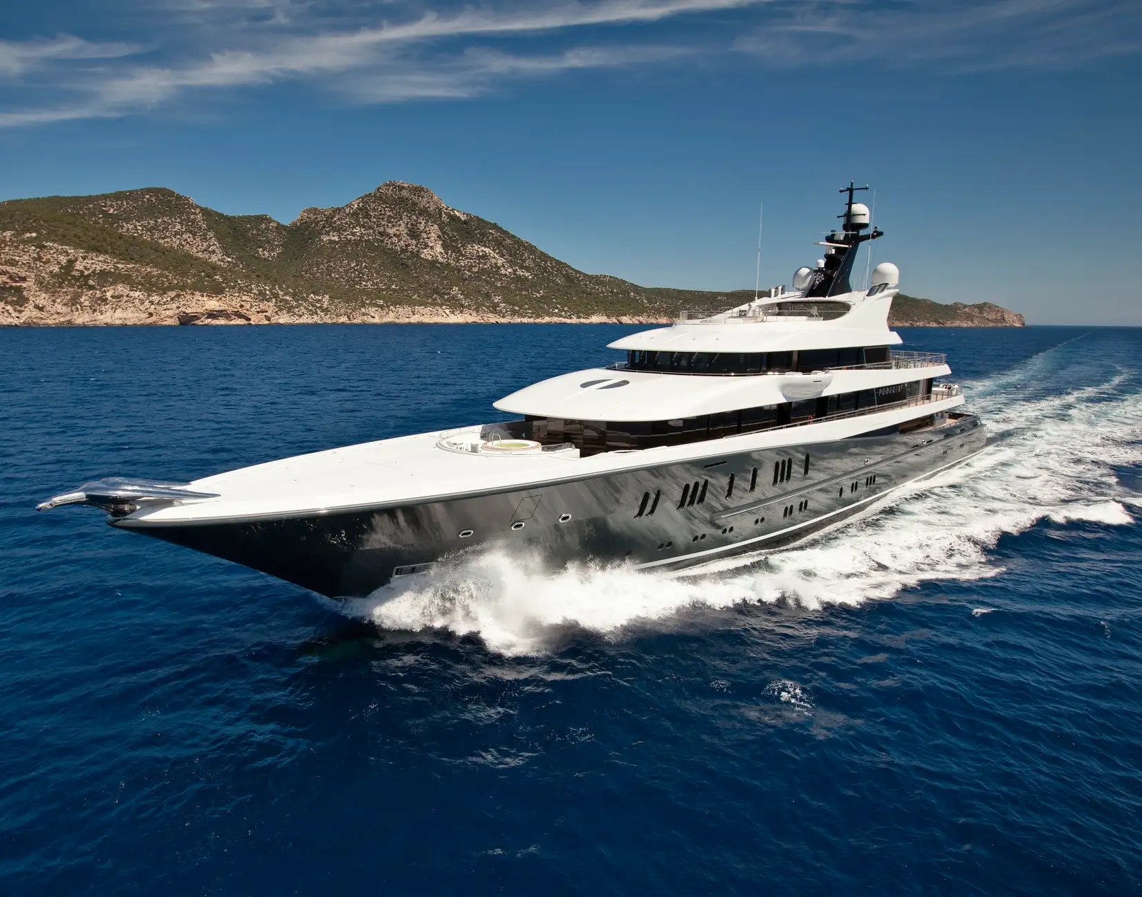price of a luxury yacht