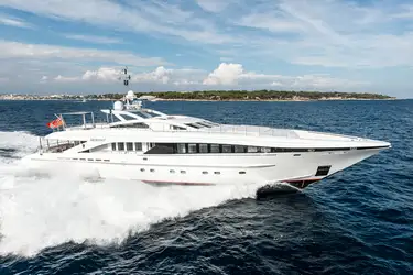 luxury yacht pictures inside