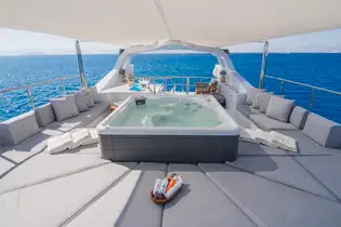 luxury yacht charters in bahamas