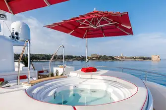 The jacuzzi forward of the mast is surrounded by sunpads
