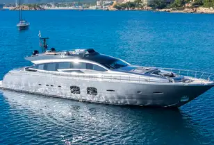 yacht 300 000 euros