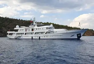 yacht de luxe enorme