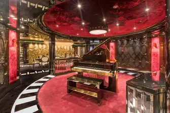The piano lounge takes us back to the glamour of the Roaring Twenties