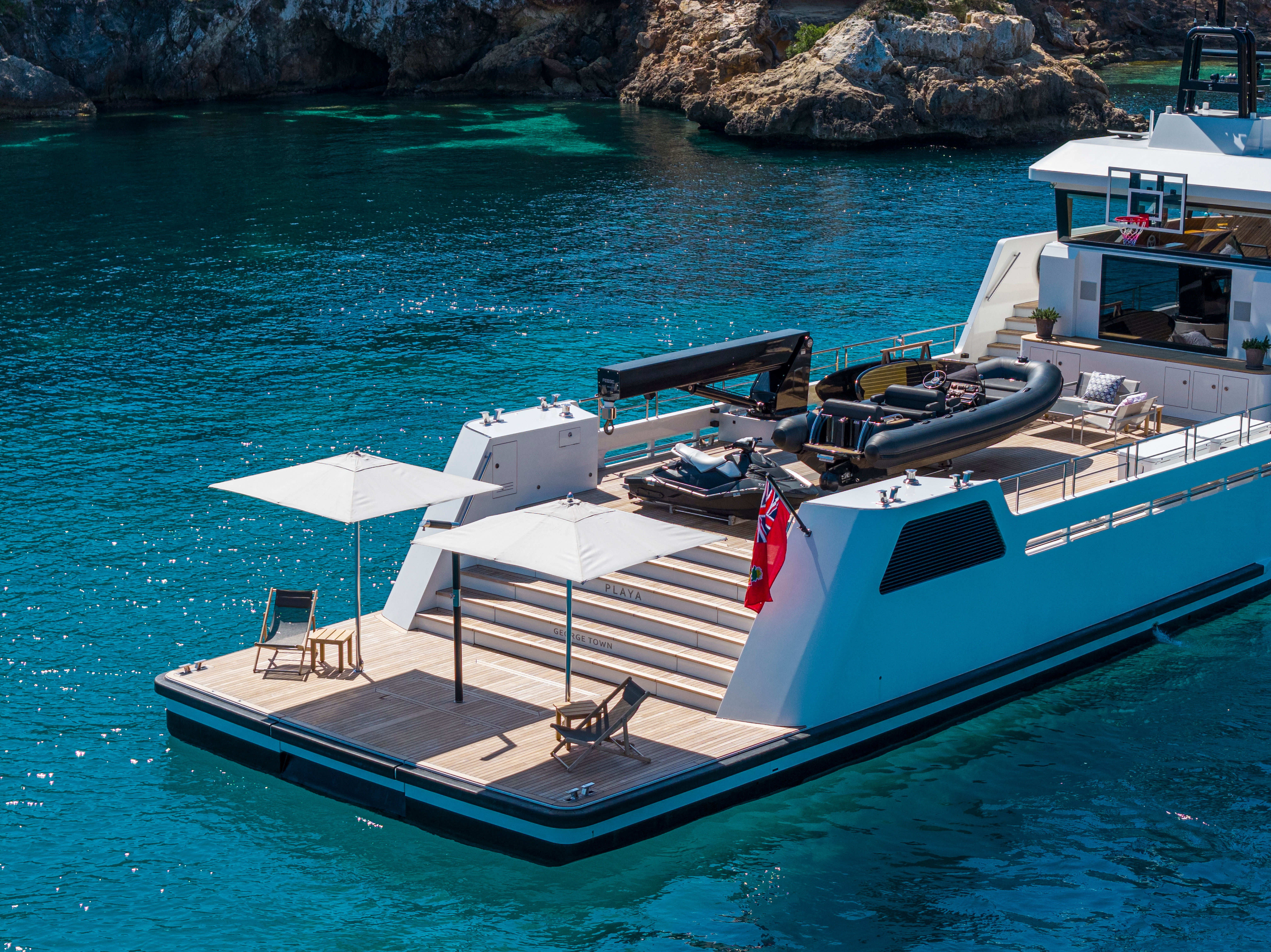 PLAYA support yacht
