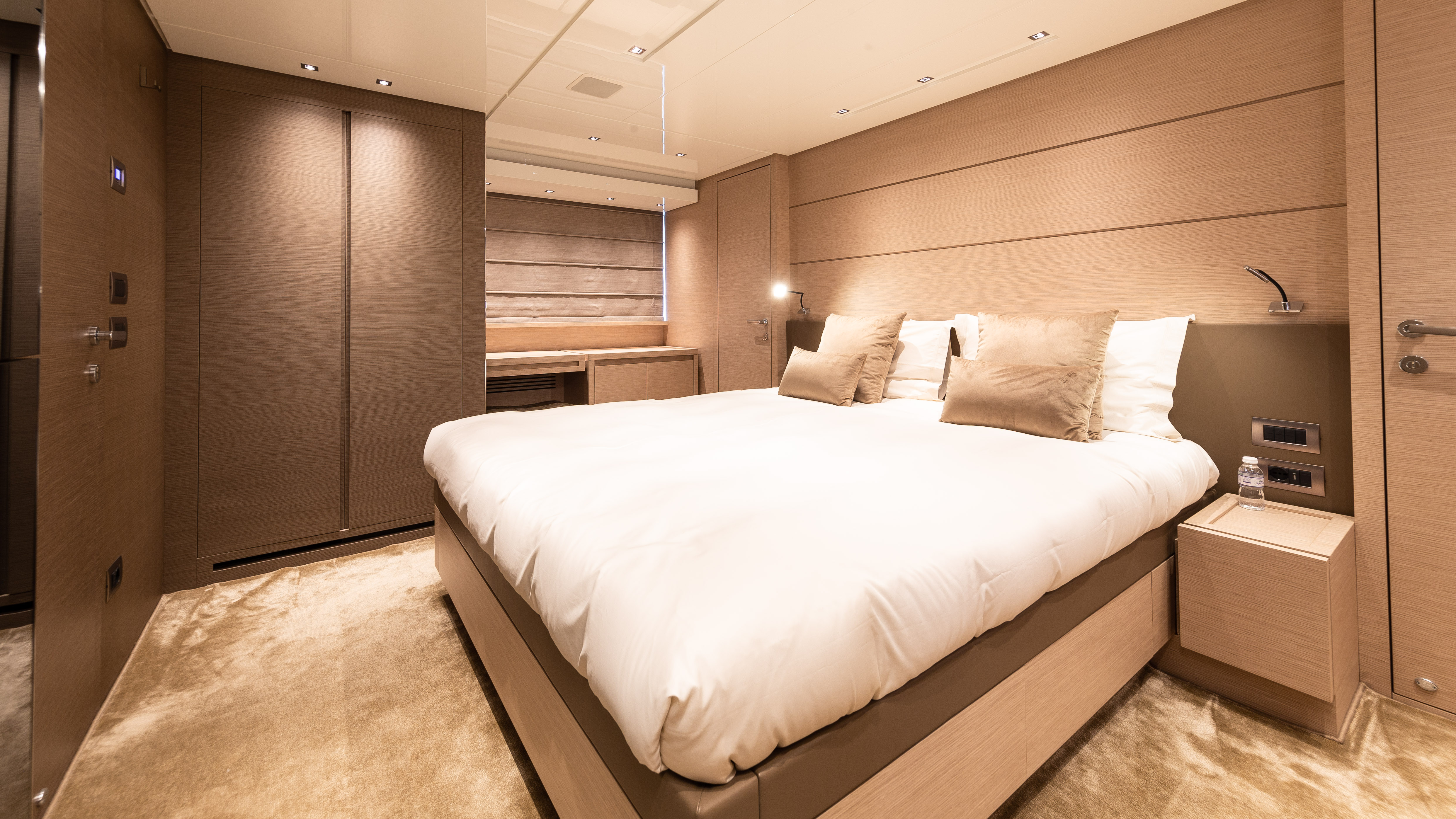 REGINE OF CANNES master cabin