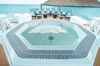 Jacuzzi with a view - the perfect combo