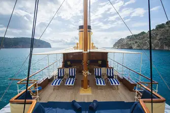 FAIR LADY is equipped with beautiful deck space