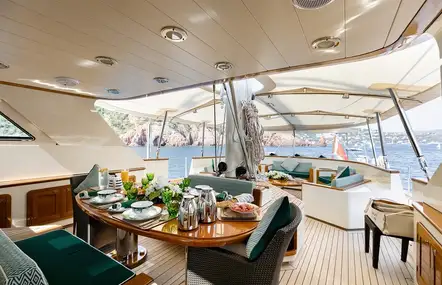 50m yacht tour