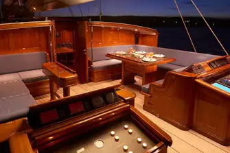 The guest cockpit aft of the main deck house