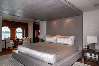 Full beam owner's suite on the main deck
