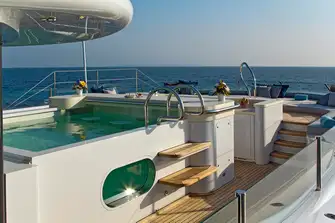 VENTUM MARIS - Sun deck pool with wet bar and a jacuzzi forward