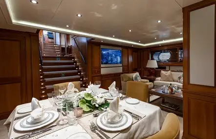 50m yacht tour