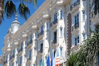 The famous InterContinental Carlton Hôtel has rooms overlooking the beach and the hotel's own beach club
