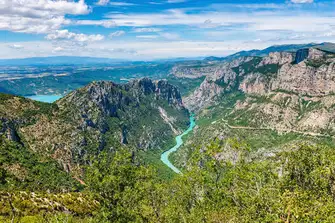 The Gorges du Verdon has some deeply dramatic scenery, etched over eons by the Verdon River