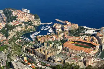 The relaxing space of Parc Fontvieille lies between Stade Louis II and the coast