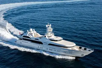 The agile SUSSURRO has a breath-taking top speed of 36 knots