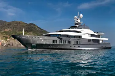 who owns stella maris superyacht