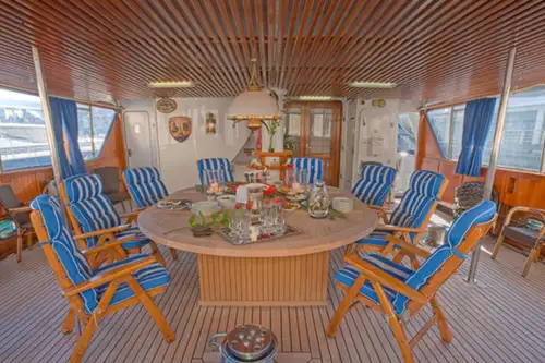 Upper deck dining area