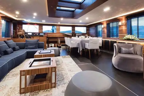 Main deck lounge and dining area