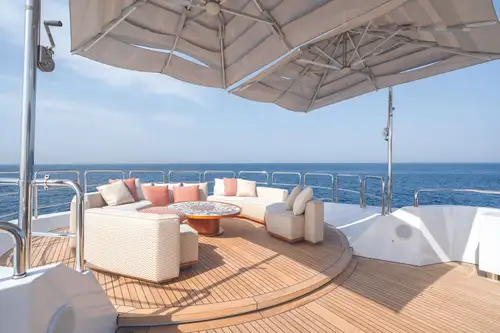 Sun deck forward