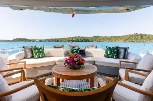 Aft deck seating