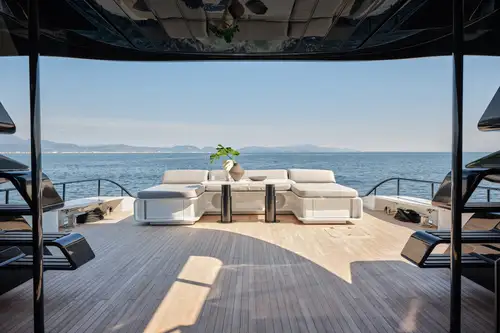 Main deck aft lounging area