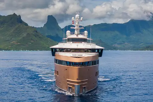 Cruising bow view