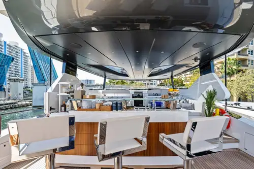Flybridge bar