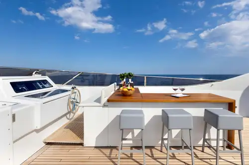 Sun deck bar