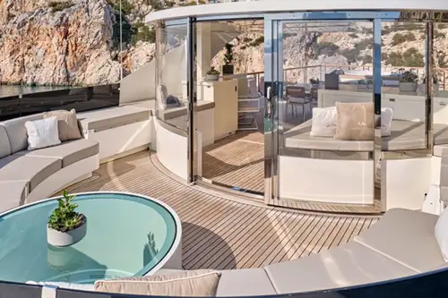 Sun Deck - Jacuzzi