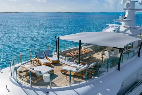 Sun deck forward loungers