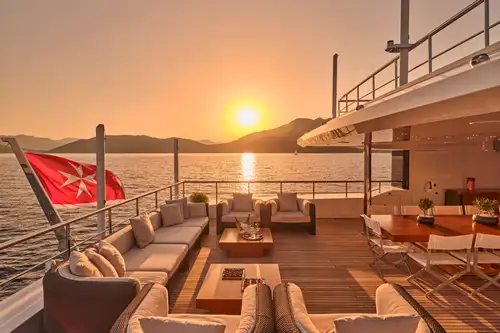 Main deck aft