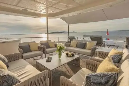 Sun deck seating area